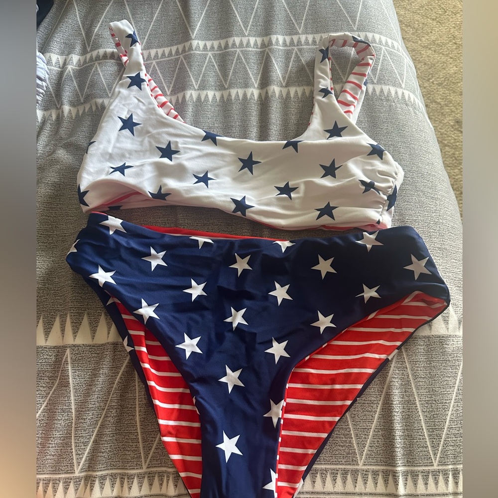 Cupshe • Reversible Red Voyage Star Party Top & Standard Bikini Set - Picture 6 of 6
